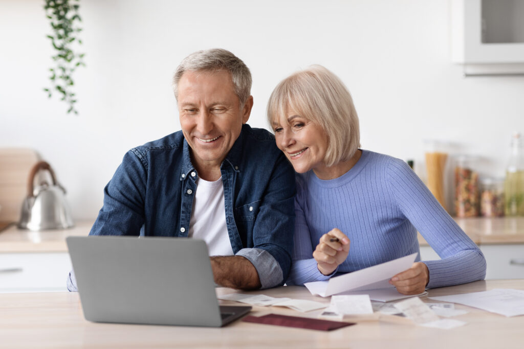 happy couple working with a licensed insurance agent at SmartMatch for their Medicare needs